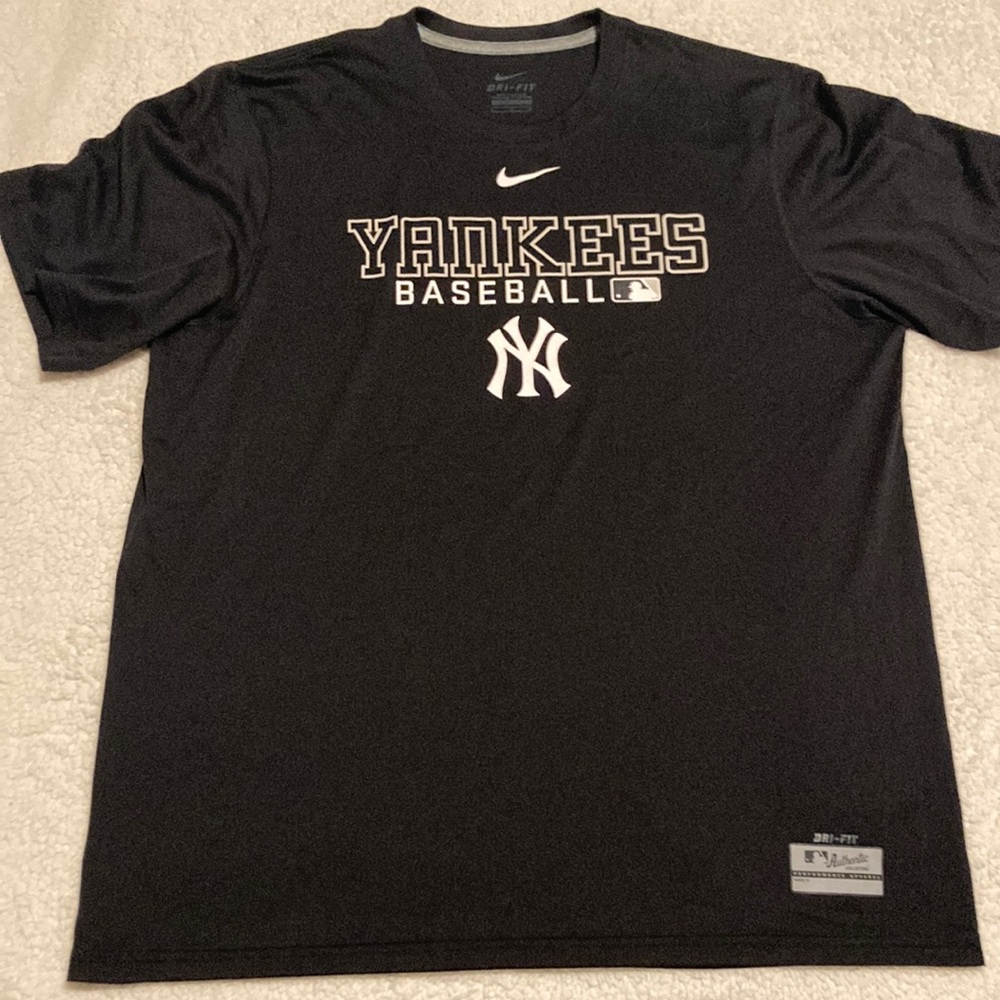Nike Dri-Fit New York Yankees Baseball short sleeve shirt Size L